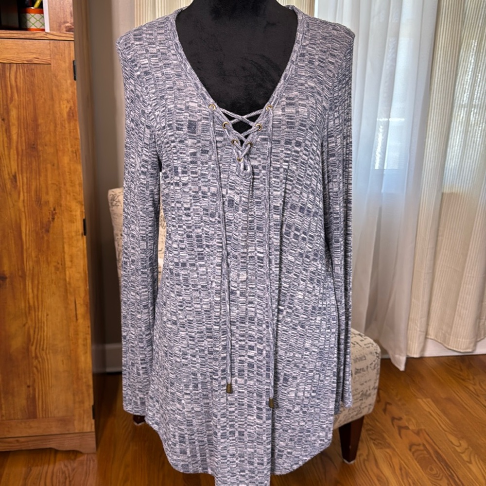 Woman’s lite weight sweater size Large strazzi brand